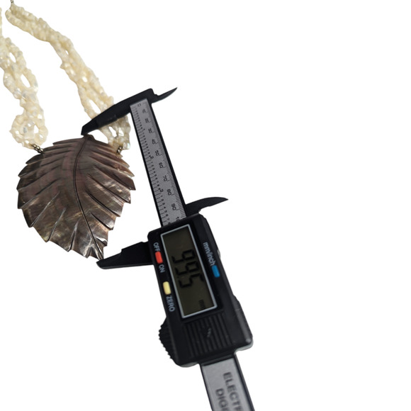 Mother of Pearl Abalone Shell Leaf Pendant Chunky Necklace Vtg Coastal Jewelry - Picture 5 of 11